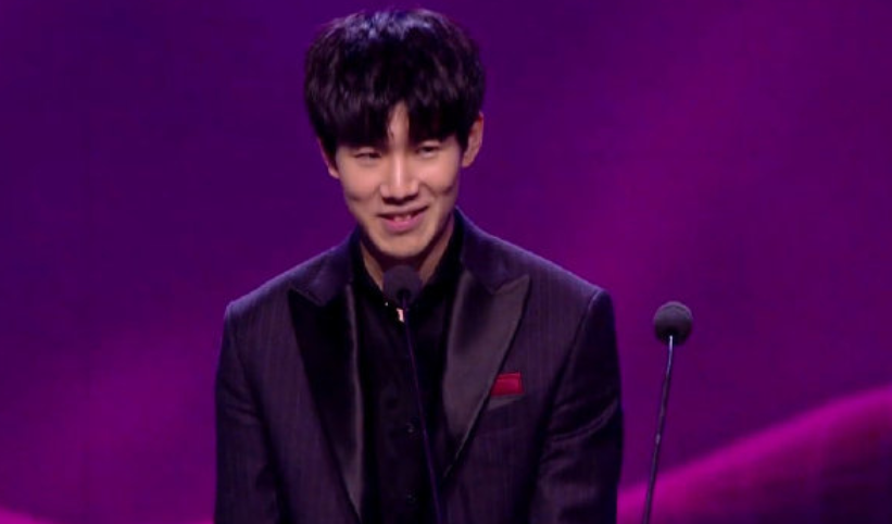 Oh My God 官方：打野 xiaofang （方哲宇）从今天开始以自由球员身份离队